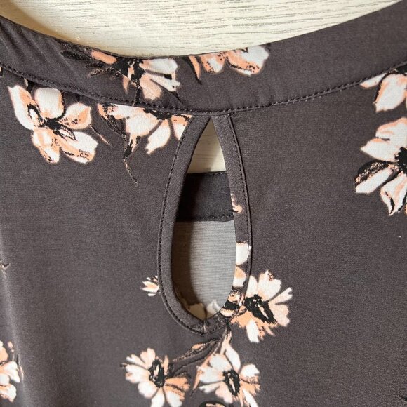 Torrid Tank Womens Size 1 Studio Knit High Neck Keyhole Back Floral Lightweight - Picture 13 of 15